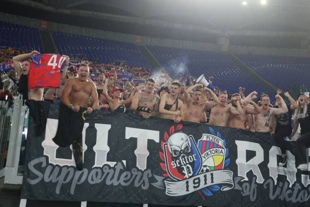 CALCIO - UEFA Europa League - AS Roma vs FC Viktoria Plzen Rome, Italy - October 23, 2025: Viktoria fans celebrate victory at end of the UEFA League 2025 2026, matchday 3, between AS Roma vs Viktoria Plzen at stadium in Rome Rome Italy  Copyright: xIPAxSport ABACAx