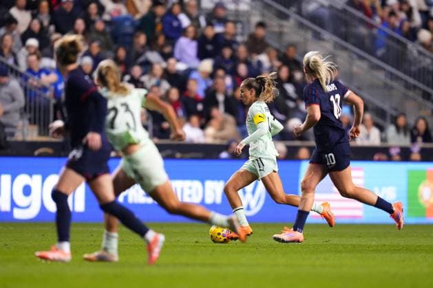 October 23, 2025: Portugal Midfielder Tatiana Pinto (11) controls the ball during the first half of an International Friendly, Länderspiel, Nationalmannschaft against the United States at Subaru Park in Chester, Pennsylvania. CSM Chester United States of America - ZUMAc04_ 20251023_zma_c04_001 Copyright: xKylexRoddenx