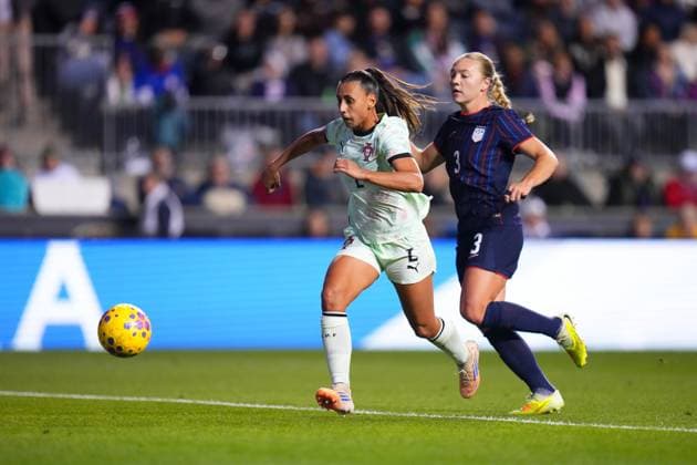 October 23, 2025: Portugal Defender Catarina Amado (2) controls the ball during the first half of an International Friendly, Länderspiel, Nationalmannschaft against the United States at Subaru Park in Chester, Pennsylvania. CSM Chester United States of America - ZUMAc04_ 20251023_zma_c04_005 Copyright: xKylexRoddenx