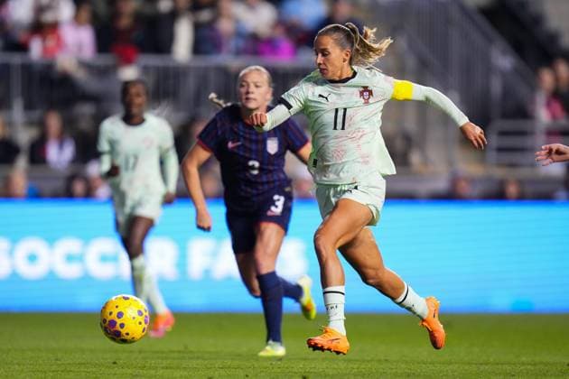 October 23, 2025: Portugal Midfielder Tatiana Pinto (11) chases the ball during the first half of an International Friendly, Länderspiel, Nationalmannschaft against the United States at Subaru Park in Chester, Pennsylvania. CSM Chester United States of America - ZUMAc04_ 20251023_zma_c04_006 Copyright: xKylexRoddenx
