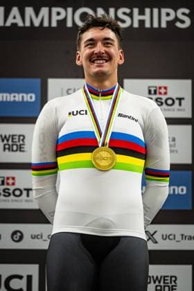 AUGENSTEIN Moritz: UCI Track cycling, Rad, Radsport, Bahnrad, Bahn World Championships 2025 AUGENSTEIN Moritz ( GER ) Germany Award Ceremony - Medal Ceremony - Podium - Hochformat - Hoch - Vertikal - Portrait - Event Veranstaltung: UCI Track Cycling World Championships 2025 - Category Kategorie: Cycling - Track Cycling World Championships - Elite Men - Location Ort: South America Chile - Santiago de Chile - Velodromo Parque Penalolen Instituto - Discipline: Scratch Race - Distance: 10 km - Date Datum: 23.10.2025 Thursday Day 2 -