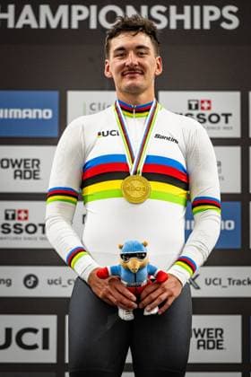 AUGENSTEIN Moritz: UCI Track cycling, Rad, Radsport, Bahnrad, Bahn World Championships 2025 AUGENSTEIN Moritz ( GER ) Germany Award Ceremony - Medal Ceremony - Podium - Hochformat - Hoch - Vertikal - Portrait - Event Veranstaltung: UCI Track Cycling World Championships 2025 - Category Kategorie: Cycling - Track Cycling World Championships - Elite Men - Location Ort: South America Chile - Santiago de Chile - Velodromo Parque Penalolen Instituto - Discipline: Scratch Race - Distance: 10 km - Date Datum: 23.10.2025 Thursday Day 2 -