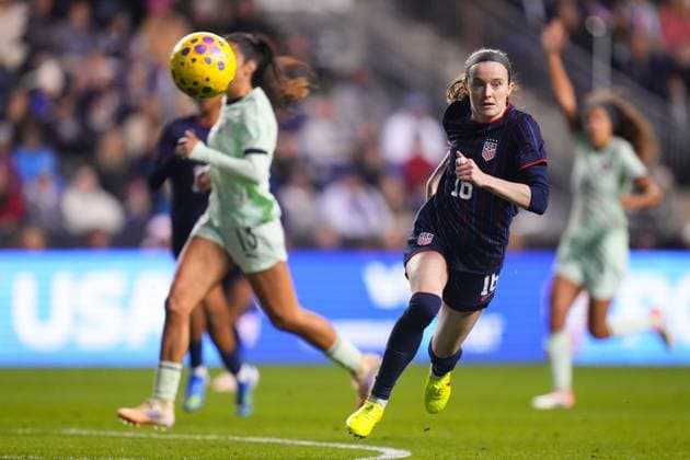 October 23, 2025: United States Midfielder Rose Lavelle (16) chases the ball during the second half of an International Friendly, Länderspiel, Nationalmannschaft against Portugal at Subaru Park in Chester, Pennsylvania. CSM Chester United States of America - ZUMAc04_ 20251023_zma_c04_050 Copyright: xKylexRoddenx