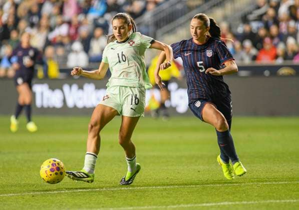 October 23, 2025, Chester, Pennsylvania, United States: Portugal player, ANDREIA FARIA (16) in action against USWNT player, TARA MCKEOWN (5) during their match at Subaru Park in Chester PA Chester United States - ZUMArf1_ 20251023_zaf_rf1_019 Copyright: xRickyxFitchettx
