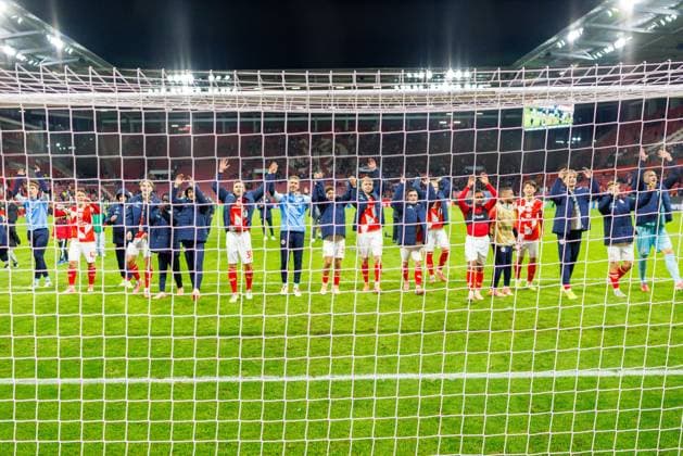 MAINZ, DEUTSCHLAND - OCTOBER 23: Mainz celebrates with their fans after the win in the match between 1. FSV Mainz 05 vs. HäK Zrinjski Mostar at MEWA Arena on matchday 2 on October 23, 2025 in Mainz, Deutschland. Rheinland-Pfalz Deutschland Copyright: xBEAUTIFULxSPORTS Hahnex