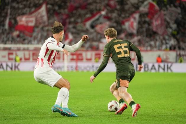 Max Rosenfelder (SC Freiburg, 37) in a duel with Derry Murkin (FC Utrecht, 55) UEFA Europa League: SC Freiburg vs FC Utrecht, Europa-Park-Stadion, 24.09.2025 Baden-Württemberg Deutschland Copyright: xBEAUTIFULxSPORTS Boscox