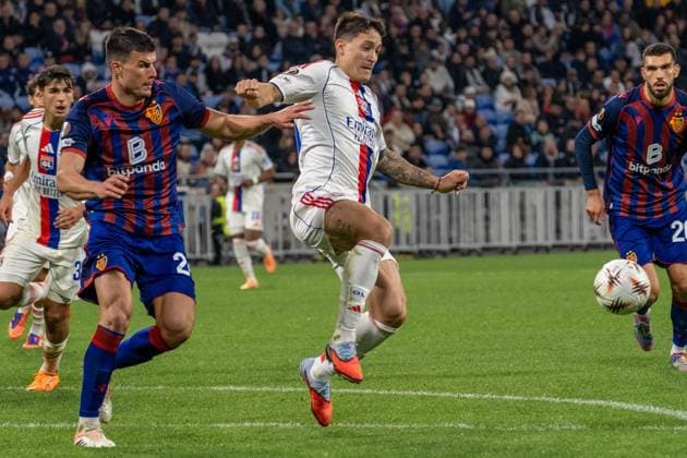 Lyon, France, October 23th 2025 Martin Satriano (20 Lyon) and Flavius Daniliuc (24 Basel) during the Europa League football match between Olympique Lyon and FC Basel 1893 at OL Stadium in Lyon, France. Pascal von Büren (Pascal von Büren SPP) Copyright: xPascalxvonxBürenx xSPPx spp-en-PaVoBSp-PAVO_Lyon-64