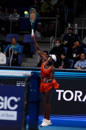 October 24, 2025, Tokyo, Japan: Victoria MBOKO (CAN) serves against Elena RYBAKINA (KAZ) during their Quarter Final match at the Toray Pan Pacific Open Tennis at Ariake Colosseum in Tokyo. The tournament runs from October 20 to 26. Rybakina won 6-3, 7-6 Tokyo Japan - ZUMAm191 20251024_aap_m191_013 Copyright: xRodrigoxReyesxMarinx