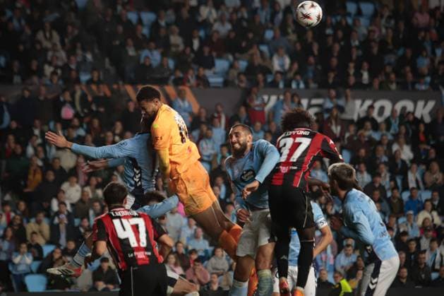 October 23, 2025, Vigo, Galicia, Spain: VIGO, SPAIN. OCTOBER 23: Europa League match between RC CELTA and OGC Nice at the Abanca-Balaidos Stadium in Vigo on October 23, 2025. Vigo Spain - ZUMAi112 20251023_zip_i112_025 Copyright: xAdrianxIragox Vigo Spain - ZUMA0838 20251023_zip_i112_025 Copyright: xIMAGO AdrianxIragox