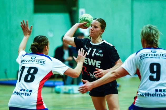 Handball I Frauen I Saison 2025 2026 I Regionalliga Nord I 5. Spieltag I SV Henstedt-Ulzburg II - HT Norderstedt I 23.10.2025 Karina Huber (18, HT Norderstedt) Hannah Wulff (11, SV Henstedt-Ulzburg II) Svenja Eckert (9, HT Norderstedt) Copyright: xLobeca RalfxHomburgx
