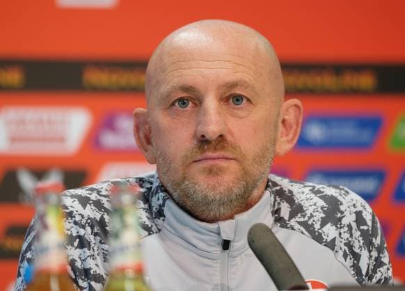 Fussball - 2. Bundesliga - Saison 2025 26 1. FC Kaiserslautern 24.10:2025 Fritz-Walter-Stadion Buchvorstellung mit Hans-Peter BRIEGEL und Autor Wolfgang STEPHAN Trainer Torsten LIEBERKNECHT (1. FC Kaiserslautern) 1. FC Kaiserslautern