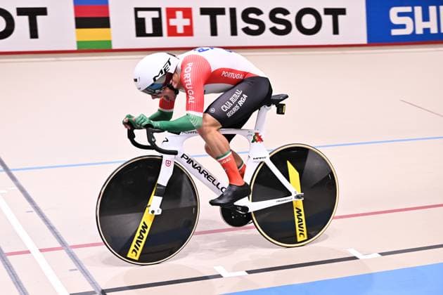 2025 Tissot UCI Track World Championships Picture by Simon Wilkinson SWpix.com - 24 10 2025 - Cycling - 2025 Tissot UCI Track World Championships - Velodromo PenalolÃ n, Santiago, Chile - Men™s 1km Time Trial - Qualifying - Iuri Leitao (Portugal) Copyright: x xSWpix.comx(t axPhotographyxHubxLtd)xSimonxWilkinson SWpix.comx SWP-3030-11012