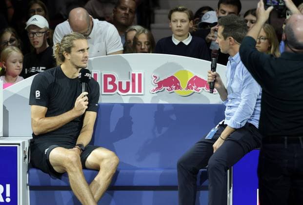 TENNIS - ATP, Tennis Herren Erste Bank Open VIENNA,AUSTRIA,24.OCT.25 - TENNIS - ATP World Tour, Erste Bank Open, training. Image shows Alexander Zverev (GER) and presenter Lukas Schweighofer. Keywords: interview  GEPAxpictures xWalterxLuger