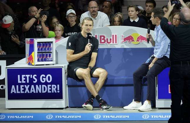 TENNIS - ATP, Tennis Herren Erste Bank Open VIENNA,AUSTRIA,24.OCT.25 - TENNIS - ATP World Tour, Erste Bank Open, training. Image shows Alexander Zverev (GER) and presenter Lukas Schweighofer. Keywords: interview.  GEPAxpictures xWalterxLuger