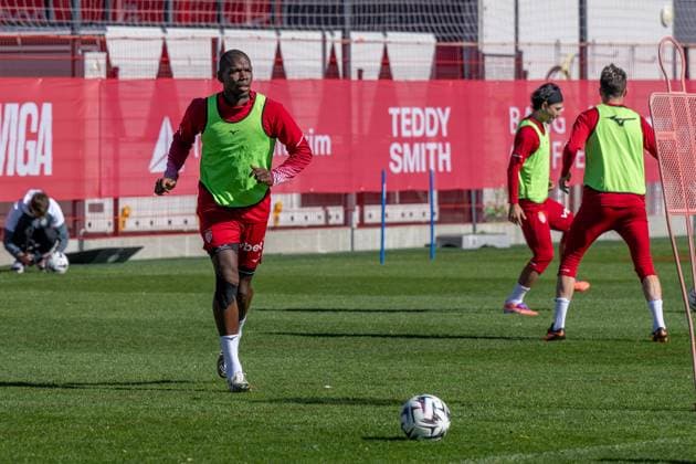 Pogba Training in France - 24 Oct 2025 French player Paul Pogba, with Takumi Minamino (L) and Aleksandr Golovin, are seen during the collective team training in AS Monaco Football Club training center. AS Monaco next french championship Ligue 1 McDonald game will take place on october 22 versus Toulouse FC in Stade Louis II in Monaco. It is said Paul Pogba will not participate and need three weeks more training. La Turbie France Copyright: xLaurentxCoustx xSOPAxImagesx lcoust-asm-24-10-15