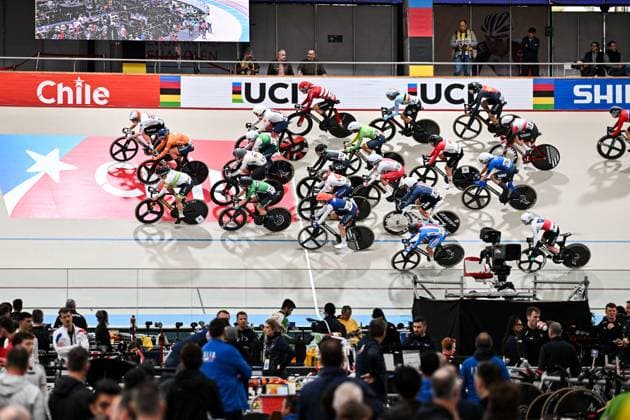 2025 Tissot UCI Track World Championships Picture by Simon Wilkinson SWpix.com - 24 10 2025 - Cycling - 2025 Tissot UCI Track World Championships - Velodromo PenalolÃ n, Santiago, Chile - Women™s Omnium - Scratch Race Copyright: x xSWpix.comx(t axPhotographyxHubxLtd)xSimonxWilkinson SWpix.comx SWP-3030-11059