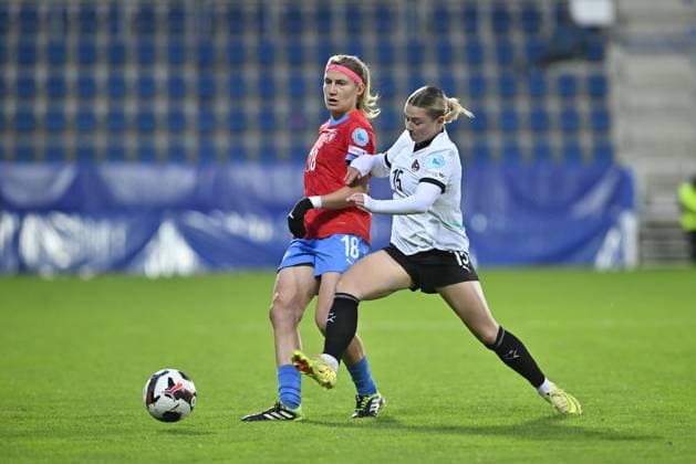 Uvodni utkani baraze o postup do skupiny A Ligy narodu: Cesko - Rakousko, 24. rijna 2025, Uherske Hradiste. Zleva Kamila Dubcova z Ceska a Nicole Billova z Rakouska. (CTKxPhoto DaliborxGluck) CTKPhotoP2025102406606  CTKPhotoP2025102406606