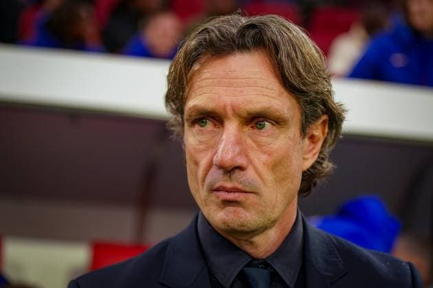 Fussball UEFA Womens Nations League 2024 25, Halbfinale - Deutschland vs Frankreich - Merkur Spiel-Arena (Düsseldorf): Laurent Bonadei (Trainer, Frankreich) Düsseldorf Nordrhein-Westfalen Deutschland Copyright: xJOERANxSTEINSIEKx