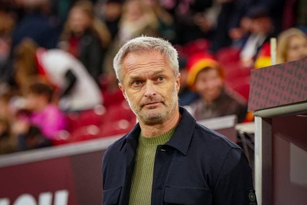 Fussball UEFA Womens Nations League 2024 25, Halbfinale - Deutschland vs Frankreich - Merkur Spiel-Arena (Düsseldorf): Christian Wück (Trainer, Deutschland) Düsseldorf Nordrhein-Westfalen Deutschland Copyright: xJOERANxSTEINSIEKx