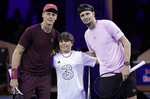 TENNIS - ATP, Tennis Herren Erste Bank Open VIENNA,AUSTRIA,24.OCT.25 - TENNIS - ATP World Tour, Erste Bank Open. Image shows Jannik Sinner (ITA) and Alexander Bublik (KAZ).  GEPAxpictures xWalterxLuger