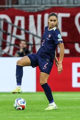 Fussball, UEFA Women™s Nations League Saison 2025 2026 Halbfinale - Hinspiel Deutschland - Frankreich 24.10.2025, MERKUR SPIEL-ARENA Maelle Lakrar (Frankreich, 2) Düsseldorf MERKUR SPIEL-ARENA Nordrhein-Westfalen Deutschland