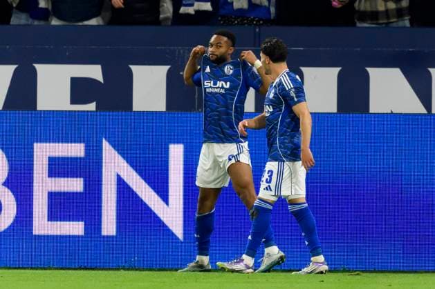 Moussa Sylla (FC Schalke) Torjubel, jubelt nach seinem Treffer zum 1:0 waehrend des spiels der 2. Bundesliga zwischen FC Schalke 04 und SV Darmstadt 98 Veltins-Arena am 24. October 2025 in Gelsenkirchen, Deutschland. (Foto von Max Maiwald DeFodi Images) +++ Moussa Sylla (FC Schalke) celebrates after scoring his team s first goal during the 2. Bundesliga match between FC Schalke 04 and SV Darmstadt 98 at Veltins-Arena on October 24, 2025 in Gelsenkirchen, Germany. (Photo by Max Maiwald DeFodi Images) DFB DFL REGULATIONS PROHIBIT ANY USE OF PHOTOGRAPHS AS IMAGE SEQUENCES AND OR QUASI-VIDEO. (Photo by Max Maiwald DeFodi Images) Moussa Sylla FC Schalke celebrates after scoring his team s first goal during the 2 Bundesliga match between FC Schalke 04 and SV Darmstadt 98 Veltins Arena on October 24, 2025 in Gelsenkirchen, Germany Photo by Max Maiwald DeFodi Images Moussa Sylla FC Schalke celebrates after scoring his team s first goal during the 2 Bundesliga match between FC Schalke 04 and SV Darmstadt 98 at Veltins Arena on October 24, 2025 in Gelsenkirchen, Germany Photo by Max Maiwald DeFodi Images DFB DFL REGULATIONS PROHIBIT ANY USE OF PHOTOGRAPHS AS IMAGE SEQUENCES AND OR QUASI VIDEO Photo by Max Maiwald DeFodi Images