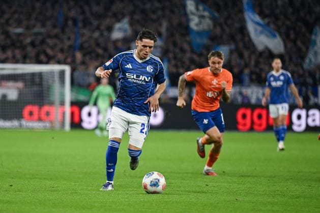 24.10.2025, Fussball, 2. Bundesliga, Saison 2025 2026, 10. Spieltag, FC Schalke 04 - SV Darmstadt, Soufiane El-Faouzi (FC Schalke 04) xRHR-FOTO YYx
