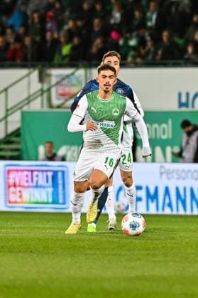 2. Bundesliga; SpVgg Greuther Fuerth - Karlsruher SC; 24.10.2025 FUERTH, GERMANY - OCTOBER 24: with ball Hans Aaron KELLER (SpVgg Greuther Fuerth 16) during the 2. bundesliga match between SpVgg Greuther Fuerth vs. Karlsruher SC on matchday 10 at Sportpark Ronhof Thomas Sommer on October 24, 2025 in Fuerth, Germany DFL REGULATIONS PROHIBIT ANY USE OF PHOTOGRAPHS AS IMAGE SEQUENCES AND OR QUASI-VIDEO