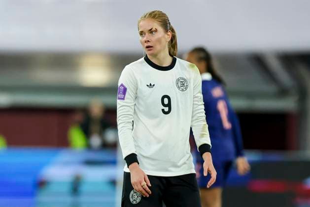 Sjoeke Nuesken (Germany) schaut, UEFA Women s Nations League 2024 25 Semi-finals 1st leg, Germany and France, Duesseldorf Arena am 24. October 2025 in Duesseldorf, Deutschland. (Foto von Marco Steinbrenner DeFodi Images) Sjoeke Nuesken (Germany) looks on, UEFA Women s Nations League 2024 25 Semi-finals 1st leg, Germany and France, Duesseldorf Arena, October 24, 2025 in Duesseldorf, Germany. (Photo by Marco Steinbrenner DeFodi Images) Sjoeke Nuesken Germany looks on, UEFA Women s Nations League 2024 25 Semi finals 1st leg, Germany and France, Duesseldorf Arena on October 24, 2025 in Duesseldorf, Germany Photo by Marco Steinbrenner DeFodi Images Sjoeke Nuesken Germany looks on, UEFA Women s Nations League 2024 25 Semi finals 1st leg, Germany and France, Duesseldorf Arena, October 24, 2025 in Duesseldorf, Germany Photo by Marco Steinbrenner DeFodi Images