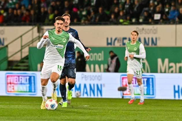 2. Bundesliga; SpVgg Greuther Fuerth - Karlsruher SC; 24.10.2025 FUERTH, GERMANY - OCTOBER 24: with ball Hans Aaron KELLER (SpVgg Greuther Fuerth 16) during the 2. bundesliga match between SpVgg Greuther Fuerth vs. Karlsruher SC on matchday 10 at Sportpark Ronhof Thomas Sommer on October 24, 2025 in Fuerth, Germany DFL REGULATIONS PROHIBIT ANY USE OF PHOTOGRAPHS AS IMAGE SEQUENCES AND OR QUASI-VIDEO