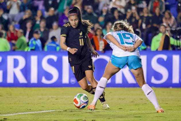 MEXICO VS NUEVA ZELANDA WOMENS FRIENDLY GAME MEXICO VS NUEVA ZELANDA 23102025 MEXICO CITY, MEXICO. Action photo of Lizbeth Ovalle (11) of the Mexico national female soccer team and Elizabeth Anton (19) of New Zealand, during friendly game held at the Estadio Ciudad de los Deportes of Mexico City. Foto de accion de Lizbeth Ovalle (11) de la Seleccion Mexicana femenil y Elizabeth Anton (19) de Nueva Zelanda, durante juego amistoso celebrado en el Estadio Ciudad de los Deportes de la Ciudad de Mexico. PHOTO BY IMAGENSHOP AGENCIA FOTOGRAFICA MEXICO CITY MEXICO CITY MEXICO Copyright: xIMAGENSHOPxAGENCIAxFOTOGRAFICAx