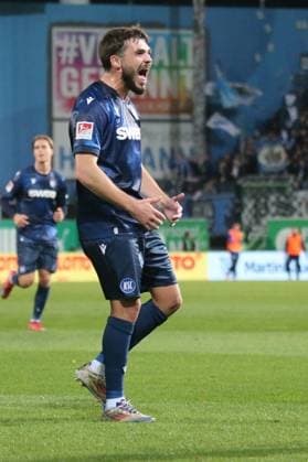 24.10.2025, xpfrx, Fussball 2.Bundesliga, SpVgg Greuther Fuerth - Karlsruher SC v.l. Torjubel nach dem Tor zum celebrating the goal celebrate 0:2 durch Lilian Egloff (Karlsruher SC KSC) (DFL DFB REGULATIONS PROHIBIT ANY USE OF PHOTOGRAPHS as IMAGE SEQUENCES and or QUASI-VIDEO) Fuerth