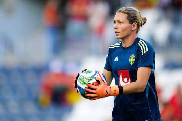 251024 Goalkeeper Jennifer Falk of Sweden ahead of the Women s Nations League semifinal football match between Spain and Sweden on October 24, 2025 in Malaga. Photo: Ludvig Thunman BILDBYRAN kod LT LT0735 fotboll football soccer fotball nations league uefa womens nations league spanien sverige sweden spain dam bbeng semifinal Copyright: LUDVIGxTHUNMAN BB251024LT013