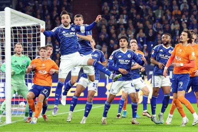 24.10.2025, xrekx, Fussball 2.Bundesliga, FC Schalke 04 - SV Darmstadt 98 v.l. Kenan Karaman (FC Schalke 04) (DFL DFB REGULATIONS PROHIBIT ANY USE OF PHOTOGRAPHS as IMAGE SEQUENCES and or QUASI-VIDEO) Gelsenkirchen