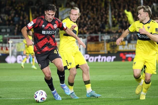 Lars Timo Gindorf (Aachen 23) und David Suarez Cardenes (Wiesbaden 47), GER, SV Wehen Wiesbaden vs TSV Alemannia Aachen, 3. Liga, 12. Spieltag, 24.10.2025, GER, SV Wehen Wiesbaden vs TSV Alemannia Aachen, 3. Liga, 12. Spieltag, 24.10.2025, Wiesbaden Copyright: xEibner-Pressefoto JoergxNiebergax EP_JNL