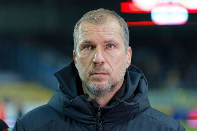 Trainer Jochen Seitz (Lok Leipzig), Hallescher FC vs. 1.FC Lok Leipzig, Fussball, RL Nordost, 13. Spieltag, Saison 2025 26, 24.10.2025 Halle Leuna Chemie Stadion ST Deutschland