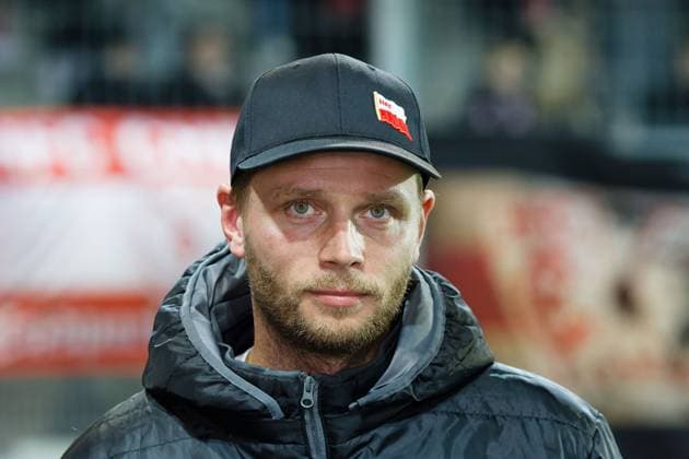 Trainer Robert Schroeder (HFC), Hallescher FC vs. 1.FC Lok Leipzig, Fussball, RL Nordost, 13. Spieltag, Saison 2025 26, 24.10.2025 Halle Leuna Chemie Stadion ST Deutschland