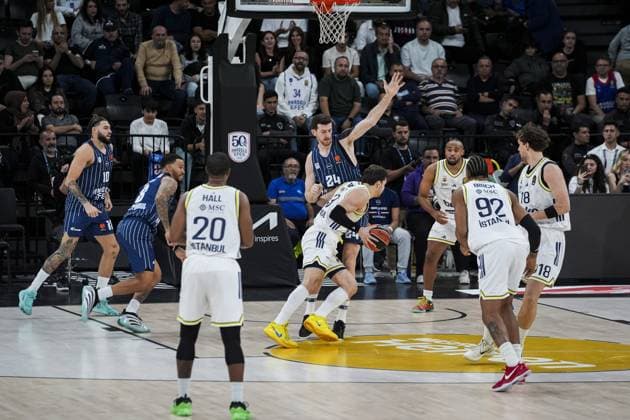 Anadolu Efes v Fenerbahce Beko - Turkish Airlines EuroLeague ISTANBUL, TURKIYE - OCTOBER 24: Ercan Osmani (24) of Anadolu Efes in action against Tarik Biberovic (3) of Fenerbahce Beko during Turkish Airlines EuroLeague Week 6 basketball match between Anadolu Efes and Fenerbahce Beko at Turkcell Basketball Development Center in Istanbul, Turkiye, on October 24, 2025. Arife Karakum Anadolu Istanbul Turkey. Editorial use only. Please get in touch for any other usage.  Copyright: x2025xAnadoluxArifexKarakumx