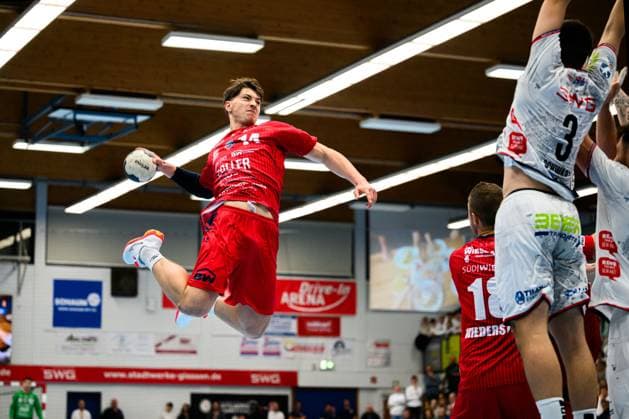 Huettenberg: HBL - 25 26 - TV Huettenberg - SG BBM Bietigheim Fynn Nicolaus (Bietigheim) Huettenberg Sportzentrum Deutschland *** Huettenberg HBL 25 26 TV Huettenberg SG BBM Bietigheim Fynn Nicolaus Bietigheim Huettenberg Sports Center Germany