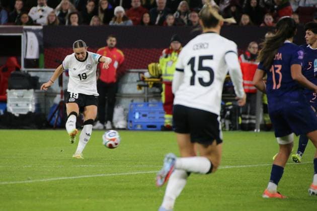 24.10.2025, xgrfx, Fussball UEFA Womens Nations League 1 2 Finale, Deutschland - Frankreich v.l. Tor, Klara Bühl (Deutsche Frauennationalmannschaft) (DFL DFB REGULATIONS PROHIBIT ANY USE OF PHOTOGRAPHS as IMAGE SEQUENCES and or QUASI-VIDEO) Düsseldorf