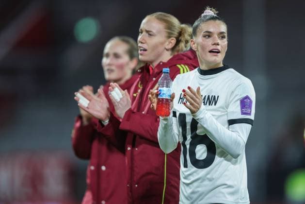 Fußball Frauen UEFA Womens Nations League Halbfinale Deutschland - Frankreich am 24.10.2025 in der Merkurs Spiel-Arena in Düsseldorf Selina Cerci ( Deutschland ) DFB regulations prohibit any use of photographs as image sequences and or quasi-video.
