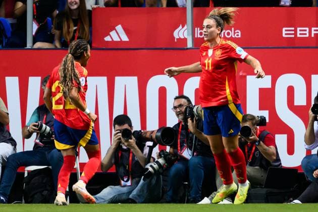 251024 Alexia Putellas of Spain celebrates after 1-0 during the Women s Nations League semifinal football match between Spain and Sweden on October 24, 2025 in Malaga. Photo: Ludvig Thunman BILDBYRAN kod LT LT0735 fotboll football soccer fotball nations league uefa womens nations league spanien sverige sweden spain dam bbeng semifinal jubel Copyright: LUDVIGxTHUNMAN BB251024LT043