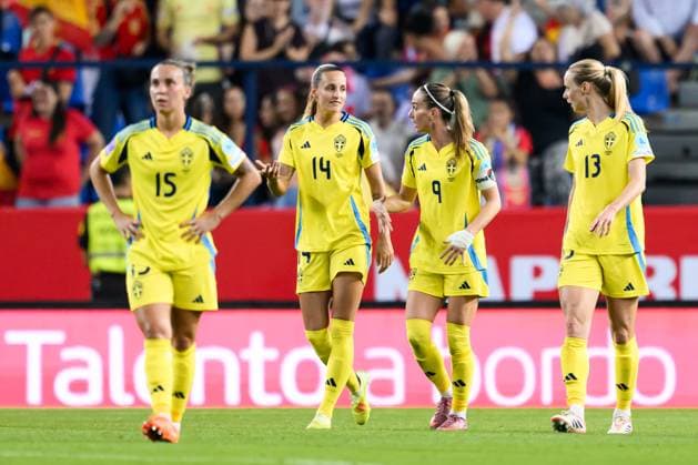 251024 Julia Zigiotti Olme, Nathalie Björn, Kosovare Asllani and Amanda Ilestedt of Sweden look dejected during the Women s Nations League semifinal football match between Spain and Sweden on October 24, 2025 in Malaga. Photo: Ludvig Thunman BILDBYRAN kod LT LT0735 fotboll football soccer fotball nations league uefa womens nations league spanien sverige sweden spain dam bbeng semifinal depp Copyright: LUDVIGxTHUNMAN BB251024LT061