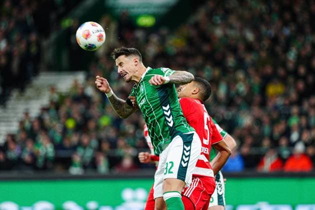 Kopfballduell Luftzweikampf Marco Friedl (SV Werder Bremen, 32), Danilho Doekhi (1. FC Union Berlin, 05) GER, SV Werder Bremen vs. 1. FC Union Berlin, Fussball, Bundesliga, Spieltag 8, Spielzeit 2025 2026, 24.10.2025 DFL REGULATIONS PROHIBIT ANY USE OF PHOTOGRAPHS AS IMAGE SEQUENCES AND OR QUASI-VIDEO GER, SV Werder Bremen vs. 1. FC Union Berlin, Fussball, Bundesliga, Spieltag 8, Spielzeit 2025 2026, 24.10.2025 Bremen Copyright: xEibner-Pressefoto MarcelxvonxFehrnx EP_MFN