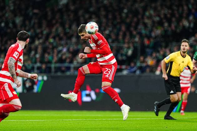 Kopfball Andrej Ilic (1. FC Union Berlin, 23) GER, SV Werder Bremen vs. 1. FC Union Berlin, Fussball, Bundesliga, Spieltag 8, Spielzeit 2025 2026, 24.10.2025 DFL REGULATIONS PROHIBIT ANY USE OF PHOTOGRAPHS AS IMAGE SEQUENCES AND OR QUASI-VIDEO GER, SV Werder Bremen vs. 1. FC Union Berlin, Fussball, Bundesliga, Spieltag 8, Spielzeit 2025 2026, 24.10.2025 Bremen Copyright: xEibner-Pressefoto MarcelxvonxFehrnx EP_MFN