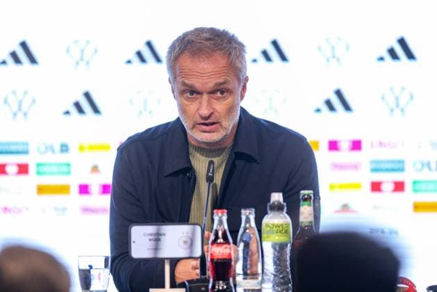 DEU, Düsseldorf, Deutschland vs Frankreich, UEFA Women s Nations League, UEFA, Saison 2526, Merkur Spiel-Arena, Halbfinale, Hinspiel im Bild: Christian Wück (Nationaltrainer Deutschland Frauen) bei der Pressekonferenz, PK DFB DFL REGULATIONS PROHIBIT ANY USE OF PHOTOGRAPHS AS IMAGE SEQUENCES AND OR QUASI-VIDEO, 24.10.2025 Copyright: HMBxMedia HendrikxHamelau