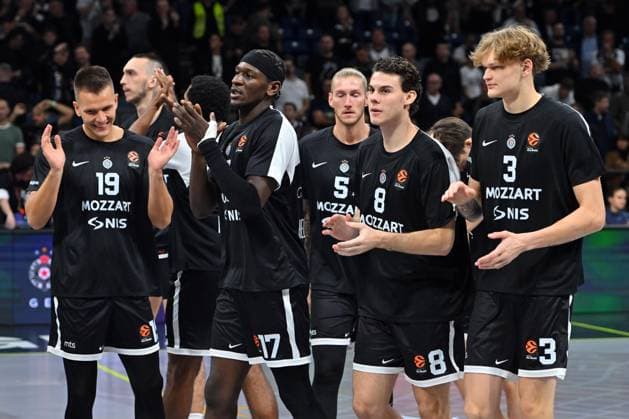 PARTIZAN vs PARIS Basketball players of Partizan Belgrade, during the Euroleague match against Paris Basketball, at Belgrade Arena. Belgrade, 24.10.2025. foto: MN Press Photo BASKETBALL, EUROLEAGUE, PARTIZAN BELGRADE, PARIS BASKETBALL Belgrade Belgrade Arena Serbia Copyright: xMarkoxMetlasx xMNxPressx