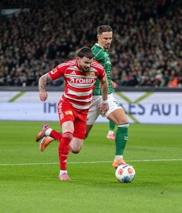 Fußball, Herren, Saison 2025 2026, 1. Bundesliga (8. Spieltag), SV Werder Bremen - 1. FC Union Berlin, v. l. Oliver Burke (1. FC Union Berlin), Marco Friedl (Werder Bremen), 24.10.2025, Copyright: xMatthiasxKochx