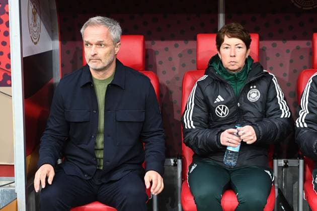 Bundestrainer Christian WUECK (Wück, GER), Frauen, Co-Trainerin Maren MEINERT (GER) UEFA Womens Nations League, Halbfinale, Semi Finale, Fussball Laenderspiel der Frauen, Deutschland (GER) - Frankreich (FRA) 1-0 am 24.10.2025 in Duesseldorf Deutschland. Â