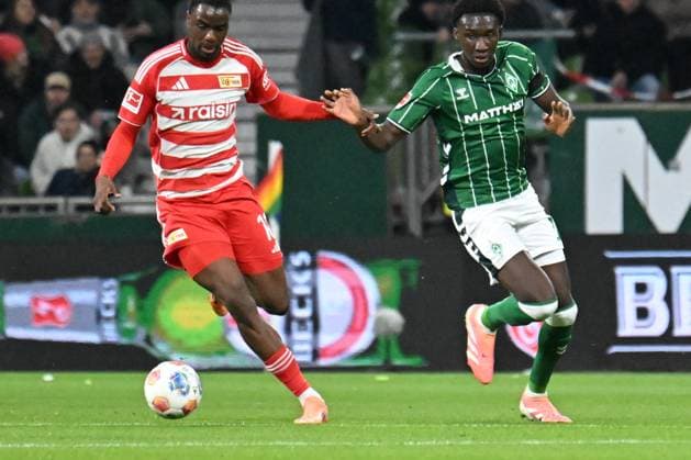 GER, 1. FBL, SV Werder Bremen vs Union Berlin 24.10.2025, Weserstadion, Bremen, GER, 1. FBL, SV Werder Bremen vs Union Berlin im Bild Karim Coulibaly (Werder Bremen 31); Ilyas Ansah (1.FC Union Berlin 10)
